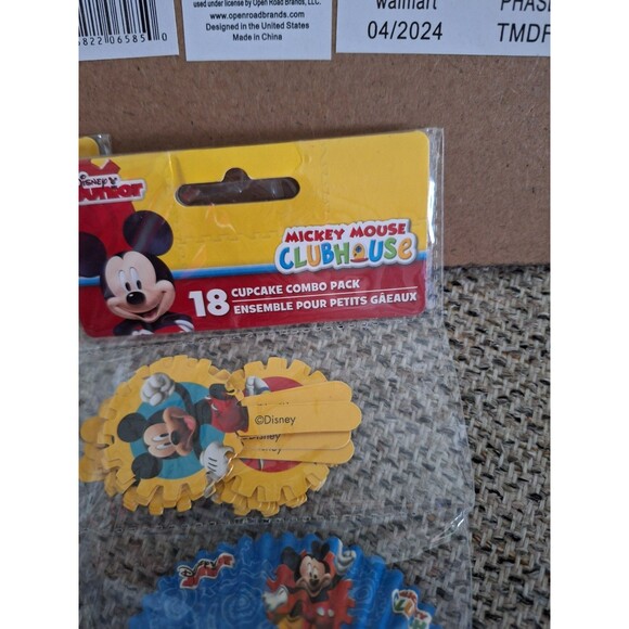 NEW Disney Mickey Mouse Funhouse MICKEY & MINNIE 3D Lenticular W/36 CUPCAKE CUPS - Picture 9 of 11
